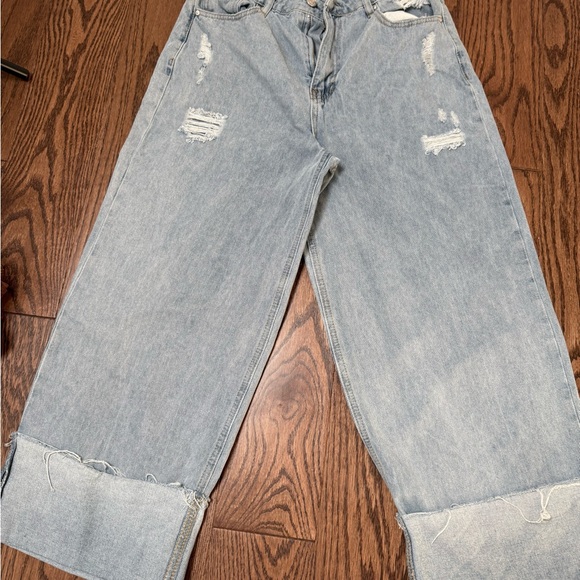 Almost Famous Light Gray Straight Leg Jeans - Picture 2 of 3